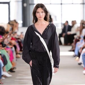 Tibi Hooded Viscose Blend Pullover Shirt SS18 Size S In Navy